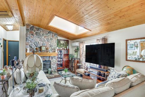 Dolan Springs House | Quiet Dolan Springs Home with Patio, Mountain Views!