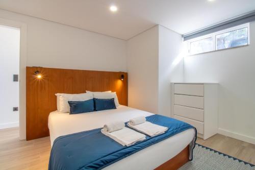 Lapa Apartment | Quiet Duplex w Patio in Lapa by LovelyStay