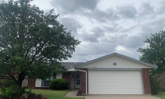 Lawton House | Quiet Family Friendly