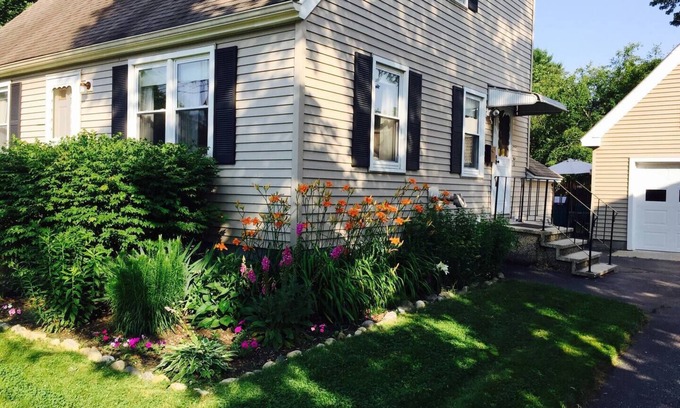 North Deering House | Quiet Family Vacation Home in Portland, Maine 7 minutes to the Old Port