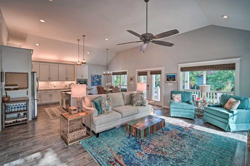 Dauphin Island House | Quiet Fishermans House with Hot Tub and Tropical Bar!
