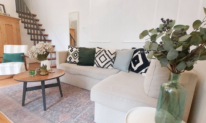 Inner City Budapest Apartment | Quiet flat in central Budapest 2-5 people with Air-con and Lift