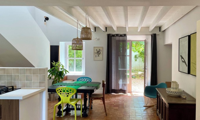 Entraigues-sur-la-Sorgue House | Quiet Bel Air house with swimming pool access