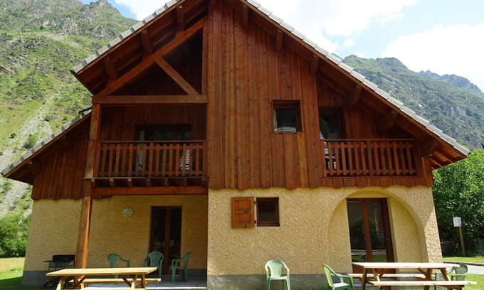 La Chapelle-en-Valgodemard Ski Chalet | Quiet chalet, all comfort, with covered heated swimming pool and Whirlpool Spa