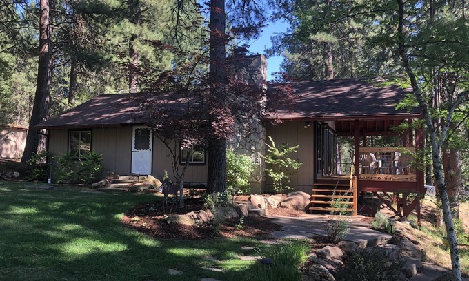 Hayden Lake House | Quiet getaway on beautiful Hayden Lake. Leave the hustle and bustle behind.