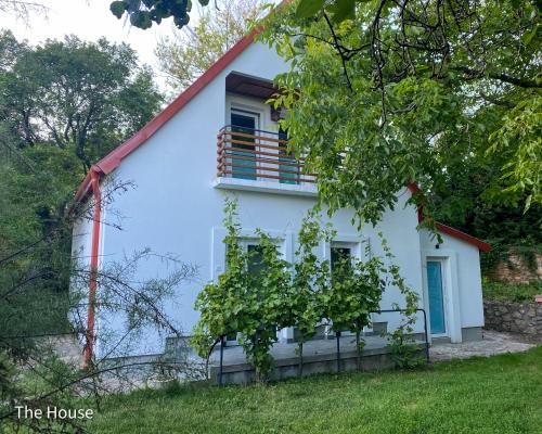 Balatonfured Villa | Quiet, green, relaxing place - 3 bedroom villa