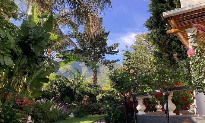George House | Quiet guest house surrounded by nature.