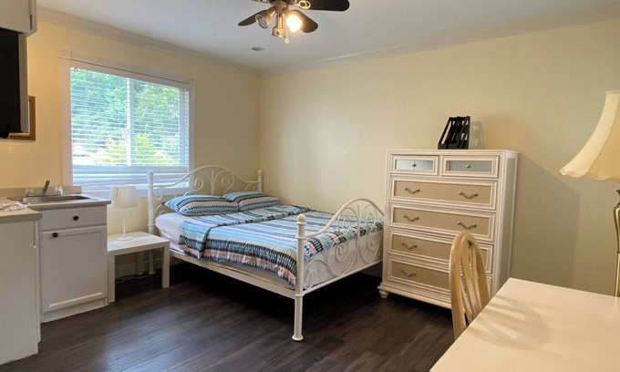 Surrey Apartment | Quiet Guest Suite Near the White Rock Resort