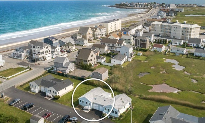 Hampton Cottage | Quiet Hampton North Beach cottage + pool, 2 minutes walk from the sand.