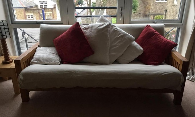 Ramsgate Apartment | Quiet Hideaway central Ramsgate with parking.