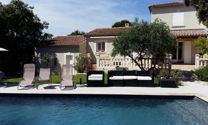 Chateaurenard House | Quiet hillside villa with spa and pool in Provence