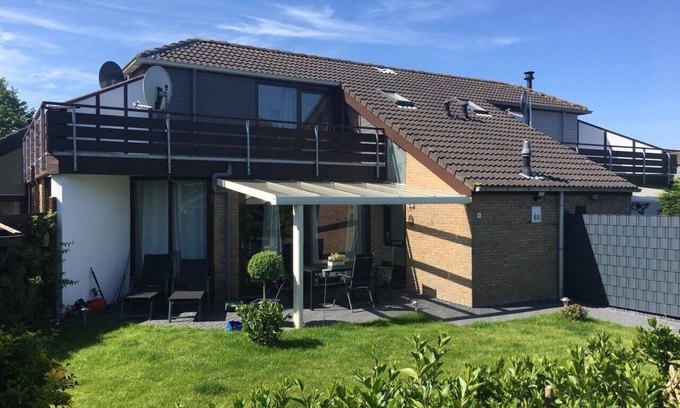 Brouwershaven House | Quiet holiday home with pond view - approx. 500m to Grevelingen beach