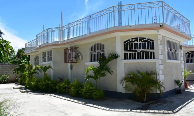 Port-au-Prince House | Quiet Home, In The Plains.