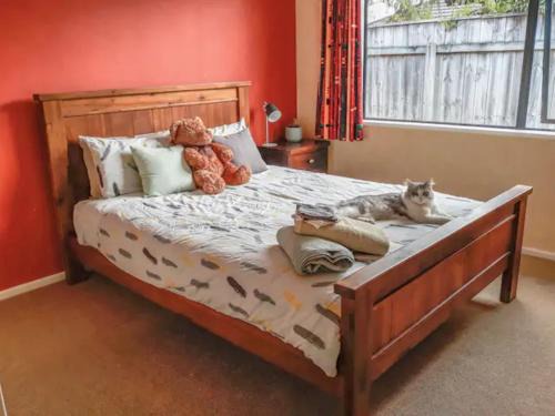 Paraparaumu Beach House | Quiet homestay, private room with own bathroom
