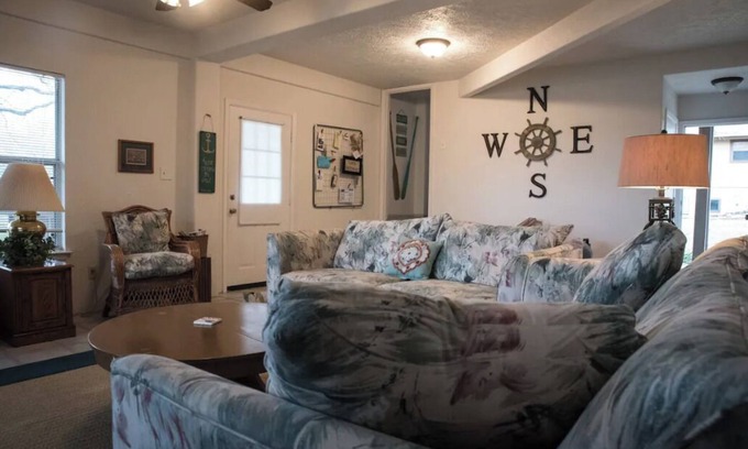Horseshoe Bay House | Quiet Horseshoe Bay Family Retreat