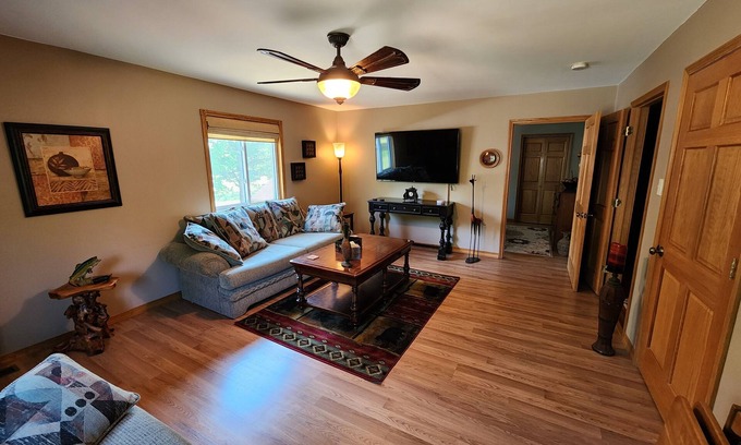 Kalkaska House | Quiet in the country 4-bedroom upper level house in lovely Kalkaska with WiFi