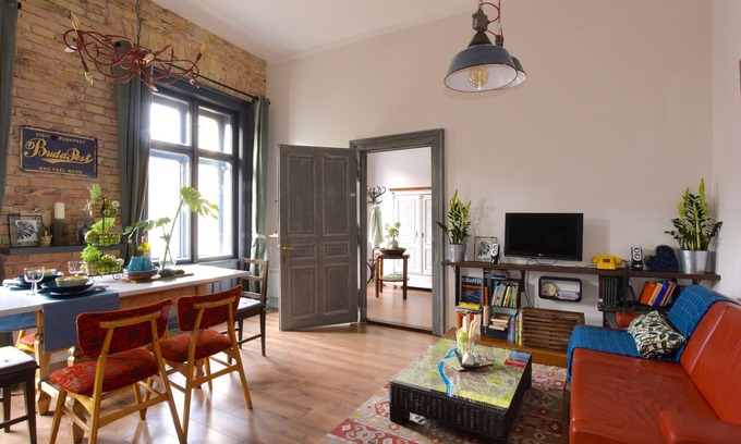 Erzsebetvaros Apartment | Quiet Industrial Vintage in the Party District