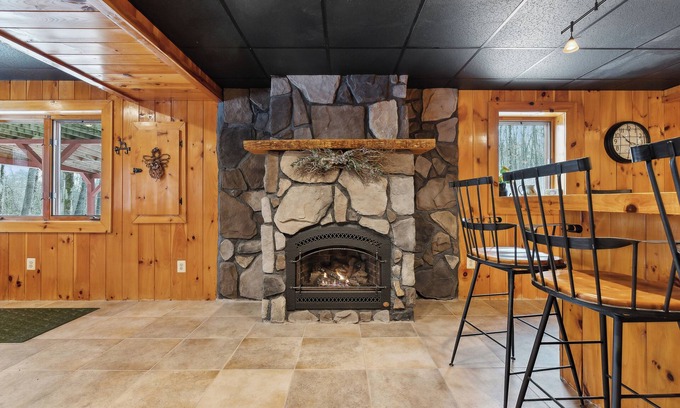 West Poland House | Quiet Lake Retreat In Otisfield