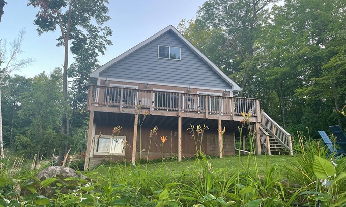 Crosby House | Quiet lakeside retreat on Rabbit Lake