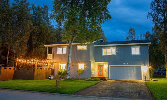 Huffman - O' Malley House | Quiet large home in South Anchorage to launch your Alaska Adventure!