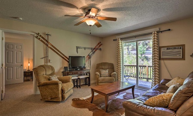 Deadwood Apartment | Quiet Lead Condo with Balcony - 5 Mi to Ski Lifts!
