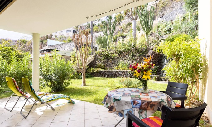 Santa Ursula Apartment | quiet location, 2 terraces, 2 gardens, with pool, barbecue area and parking
