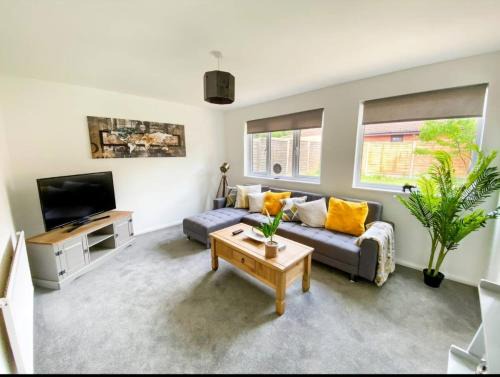 Milton Keynes House | Quiet Location next to CMK