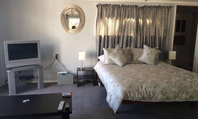 Picton Cottage | Quiet location. 5 minutes walk to town.