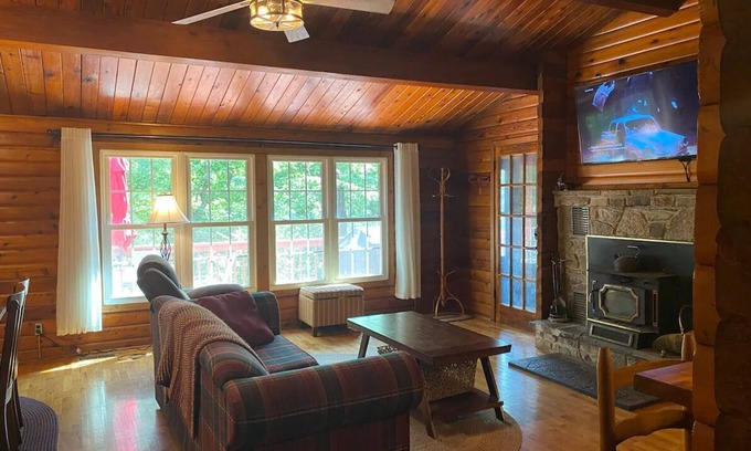 Paw Paw Cabin | Quiet Log Cabin with private river access and hot tub