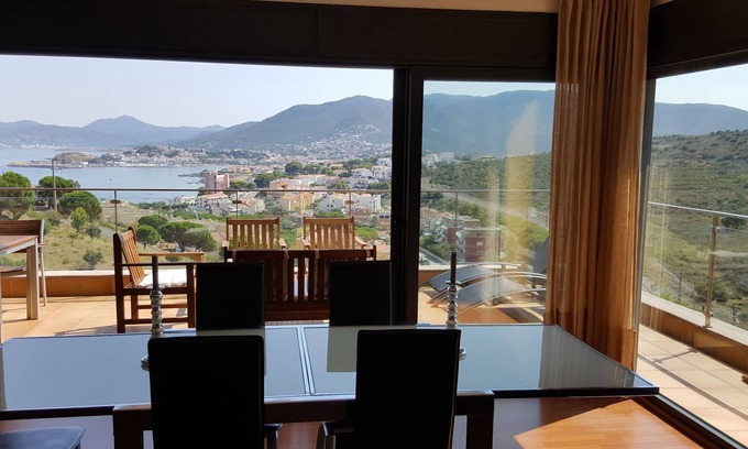 Llanca Apartment | QUIET, LUXURY APARTMENT & HIGH-SPEED WIFI