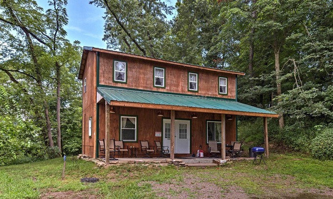 Mt Perry Cabin | Quiet Mount Perry Cabin on an Operating Farm!