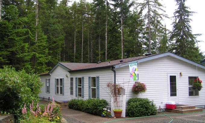 Hoodsport House | Quiet mountain retreat near Lake Cushman