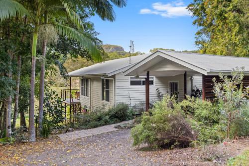 Ninderry House | Quiet Ninderry Cottage with Peaceful Rural Outlook