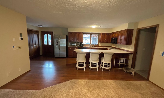 Bone Apartment | Quiet oversized 1 bedroom apartment in the Countryside. Close to National Parks.