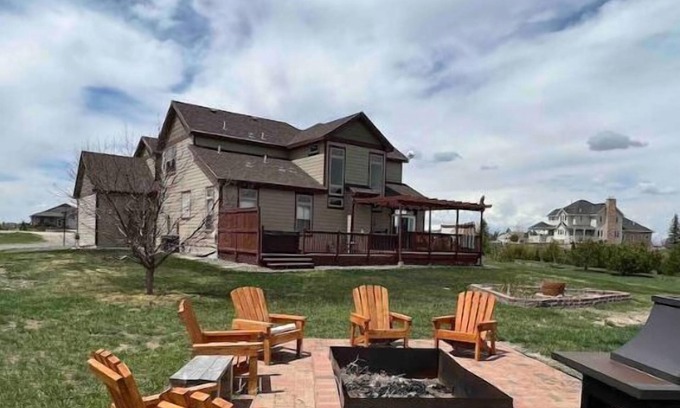 Cheyenne House | Quiet, peaceful country living close to town. Spacious, cozy & sparkling clean!