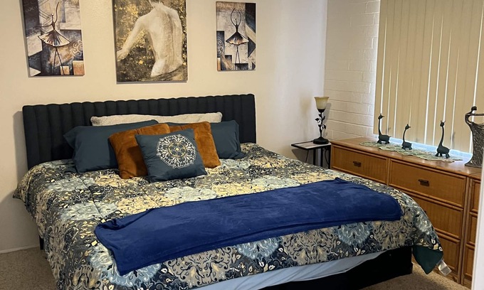Green Valley House | Quiet peaceful end unit