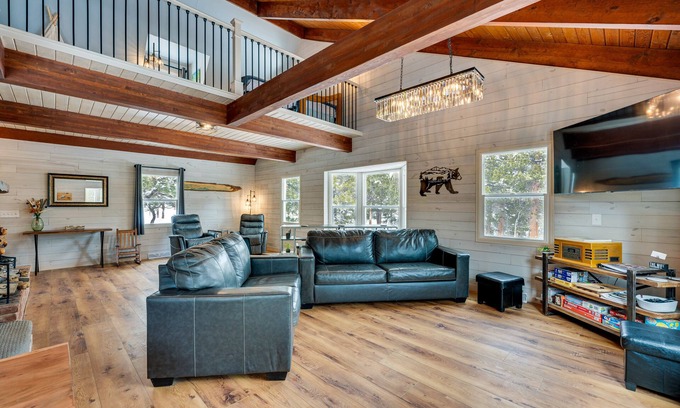 Allenspark House | Quiet + Peaceful Home in Allenspark w/Deck!