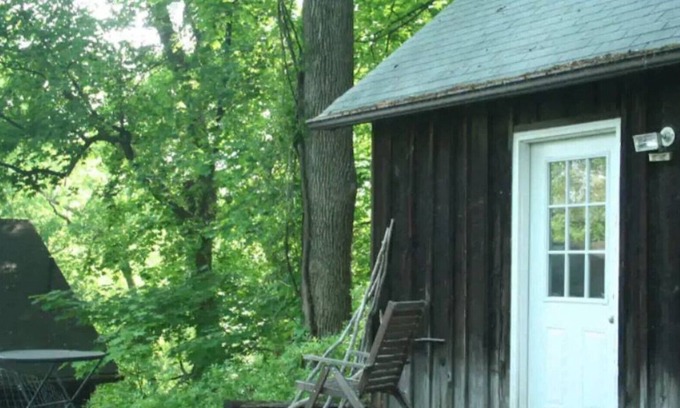 Stony Point House | Quiet Pied a Terre In Woodsy Village
