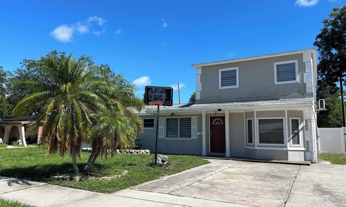 Pinellas Park House | Quiet Pool Haven: 4BR - 9PPL, AC, WiFi, and Beaches Nearby
