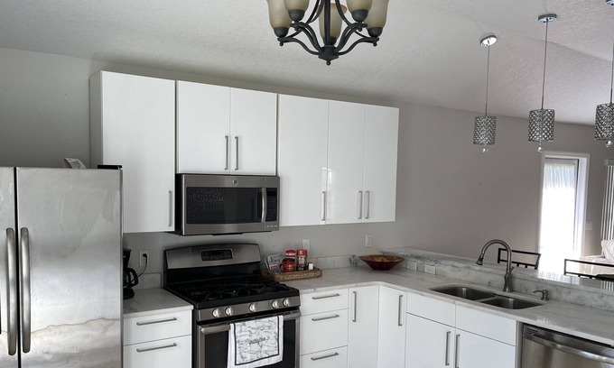 Heathrow House | Quiet PRIVATE & Modern Beautiful (near Orlando, Bchs, +) LRG. 2br,2b Spacious
