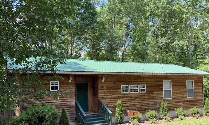 Waynesboro Cabin | Quiet Retreat Tucked In The Woods...perfect place to get away from it all