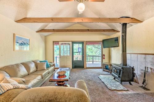 Ruidoso House | Quiet Ruidoso Getaway about 18 Mi to Ski Apache!
