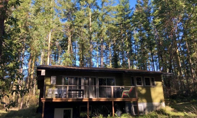Marrowstone House | quiet sanctuary in woods, home w gourmet kitchen 1minute from ocean