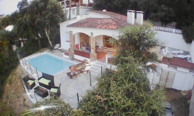 Pals Villa | Quiet sea view villa 2.5 km from the beach saltwater pool/three bedrooms