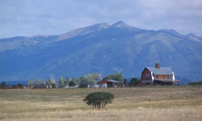 Hesperus House | Quiet Seclusion at a Working Ranch!