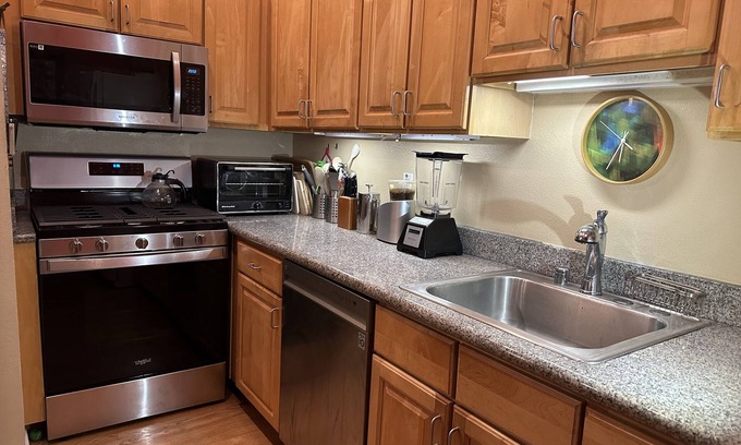 Downtown San Francisco House | Quiet, Secure, and Well-Equipped Townhouse in Central Soma