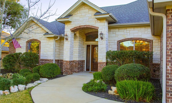 Belton House | QUIET & SPACIOUS - Amiable Modern Home - Belton Oaks