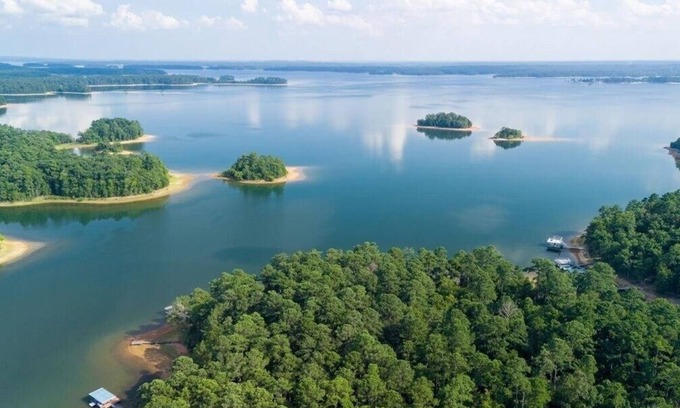Lincolnton House | Quiet spacious getaway at Indian Cove on Clark’s Hill-Thurmond Lake.