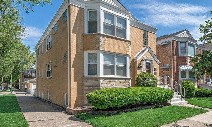 Belmont Cragin Hotel | Quiet Stay - Perfect for Family