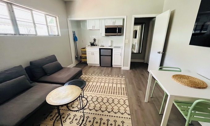 New Port Richey Apartment | Quiet studio in New Port Richey Downtown. Apartment B